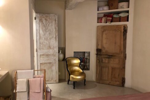 f51fd300-0cd9-450c-b197-993520b5e0c0