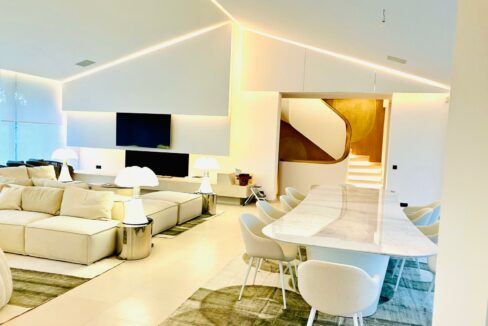 eb3a6f7e-973d-4991-86f0-7328bf187c7f