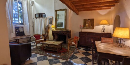 Appartement au rez-de-chaussée donnant sur le jardin – Centre historique de Ramatuelle