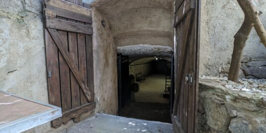  La Cave / Galerie donnant sur la placette Gabriel Péri – Centre historique de Ramatuelle