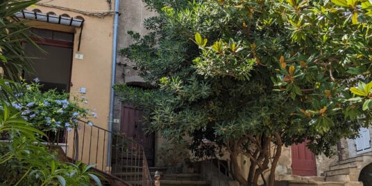 Studio d’exception au cœur du village de Ramatuelle (48,25 m² + grande pièce attenante de 20 m²).