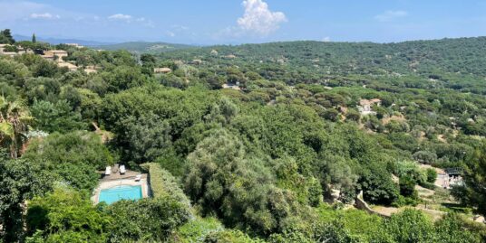 Exclusivité – Appartement Duplex 4 Pièces avec Vue Mer au Cœur du Village Historique de Ramatuelle