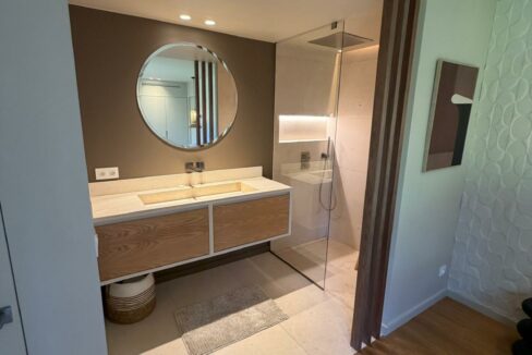 8c8e68a9-db0e-417f-9b80-db741796f37b